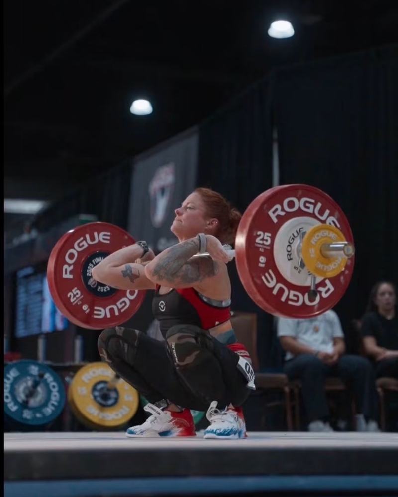 A Vektløfter athlete receiving a clean on the competition platform