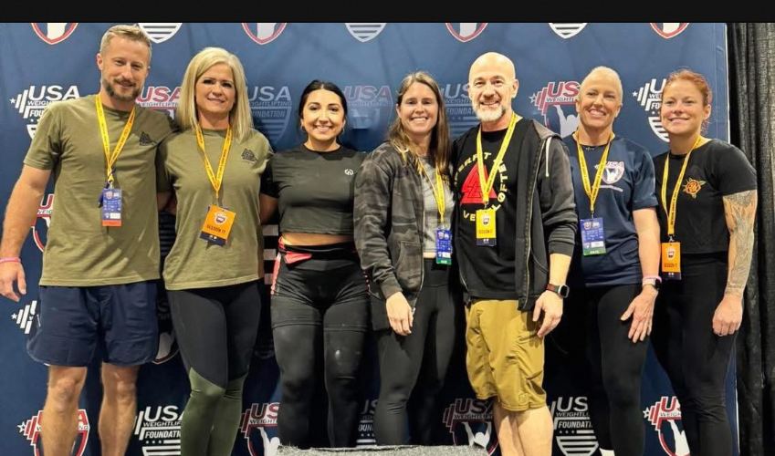 Vektløfter Barbell Club athletes at a USA Weightlifting meet